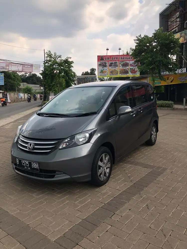 HONDA FREED PSD AT MATIC 2011 GANJIL