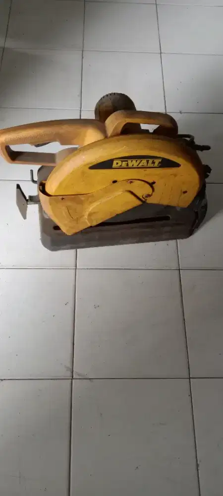 Di jual Mesin potong besi Dewalt