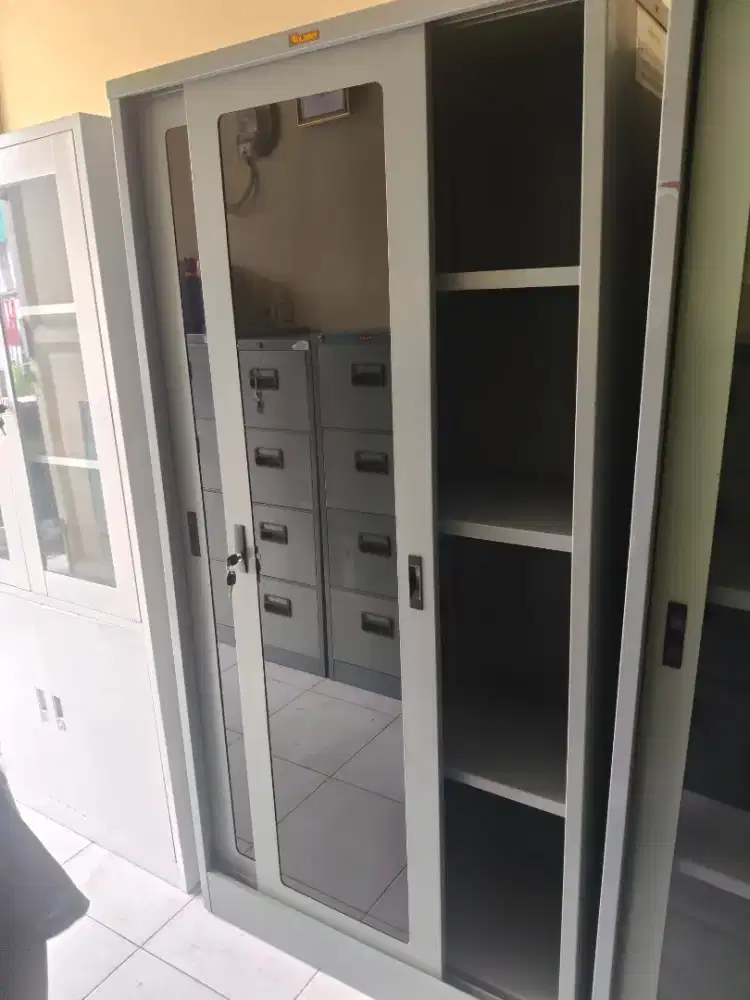 Lemari arsip full besi merk LION