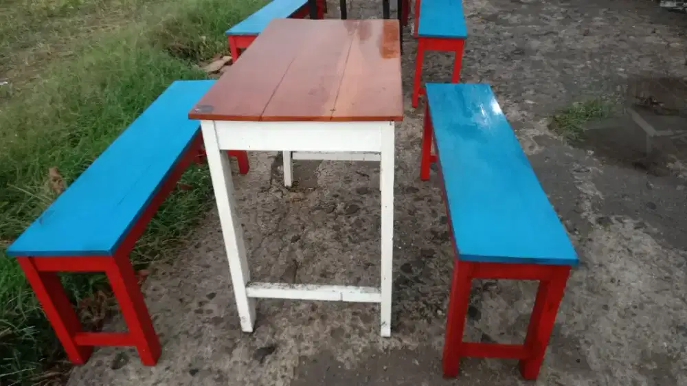 Dijual Meja dan Kursi warung tersisa 3 set