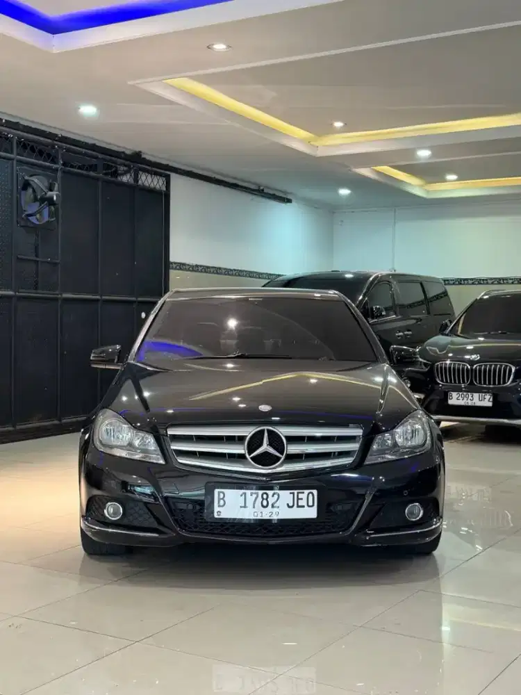 Mercedes-Benz C200 Avantgarde 2012
