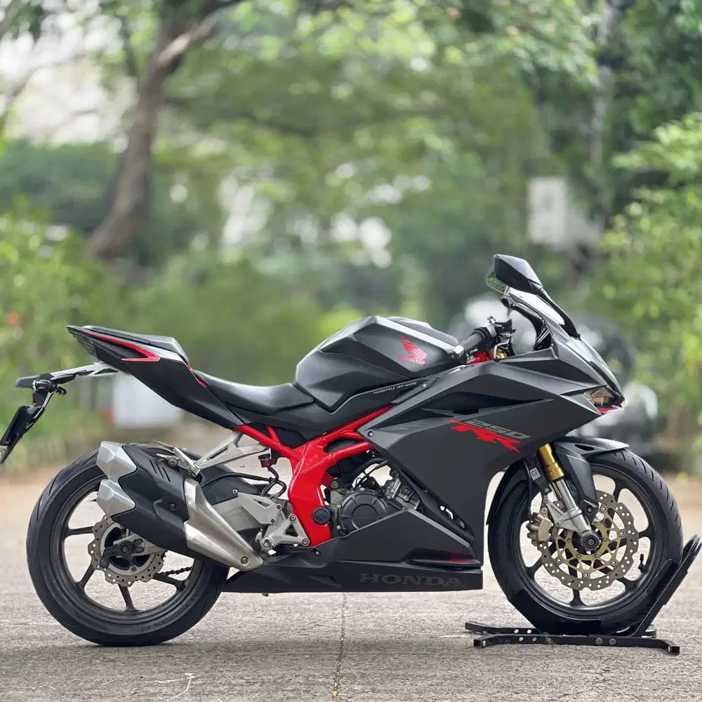 HONDA CBR250RR NON ABS BLACK 2018 KM 15K KAYAK BARU