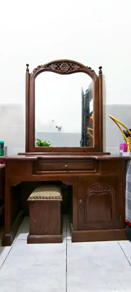 Meja Rias Kayu Jati