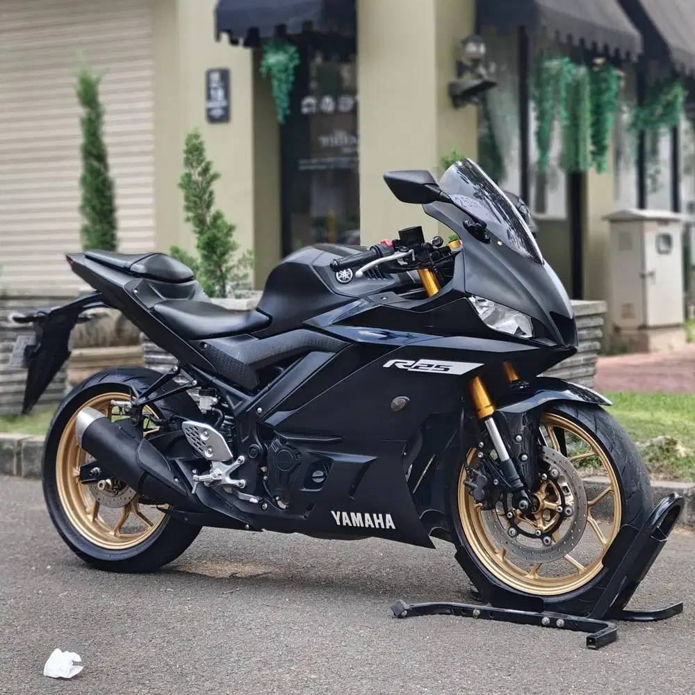 YAMAHA NEW R25 V2 2019 HITAM KM LOW PAJAK PANJANG KAYAK BARU