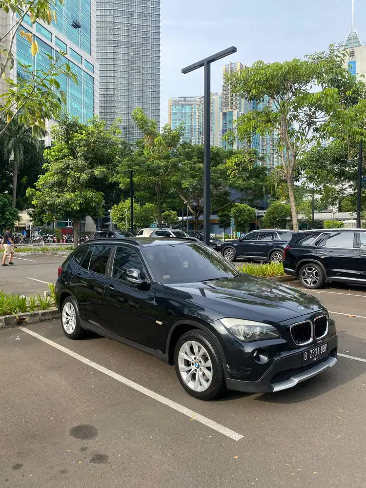 BMW X1 2012 (Black on Brown)