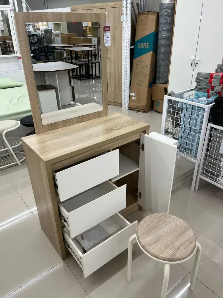 Selma meja rias Pamela