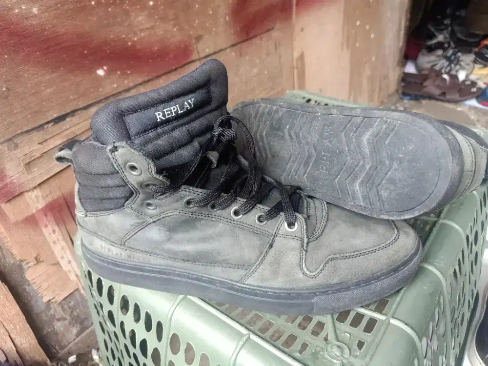 Sepatu pria merk 'Replay' size 42