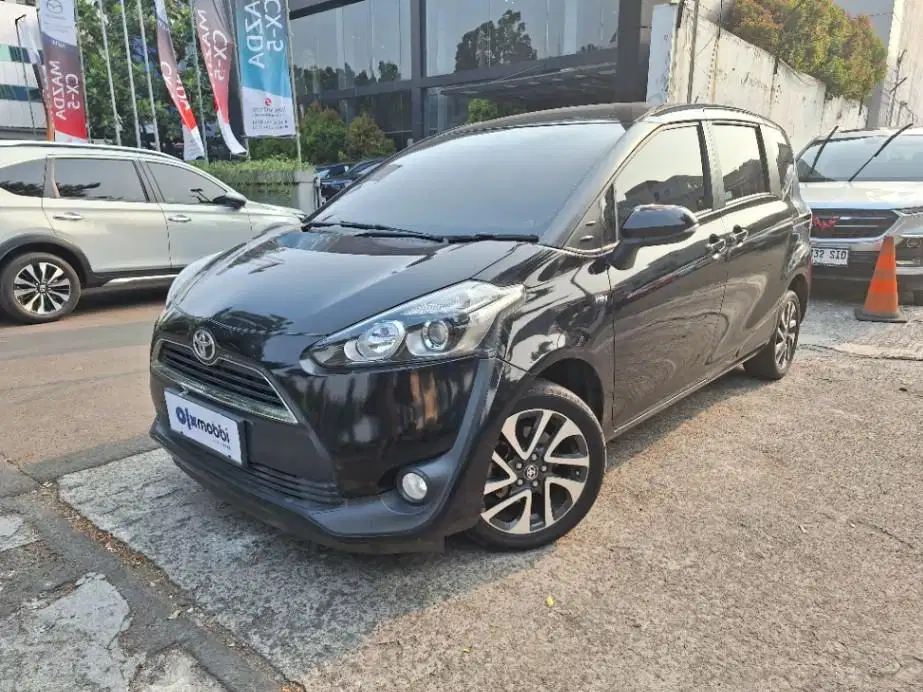 Pajak Panjang Toyota Sienta  1.5 V Bensin-AT 2017 Hitam