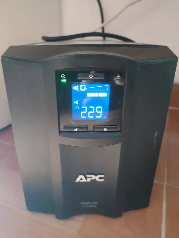 UPS Online Smart UPS tipe C2000 lifepo4 bagus terawat
