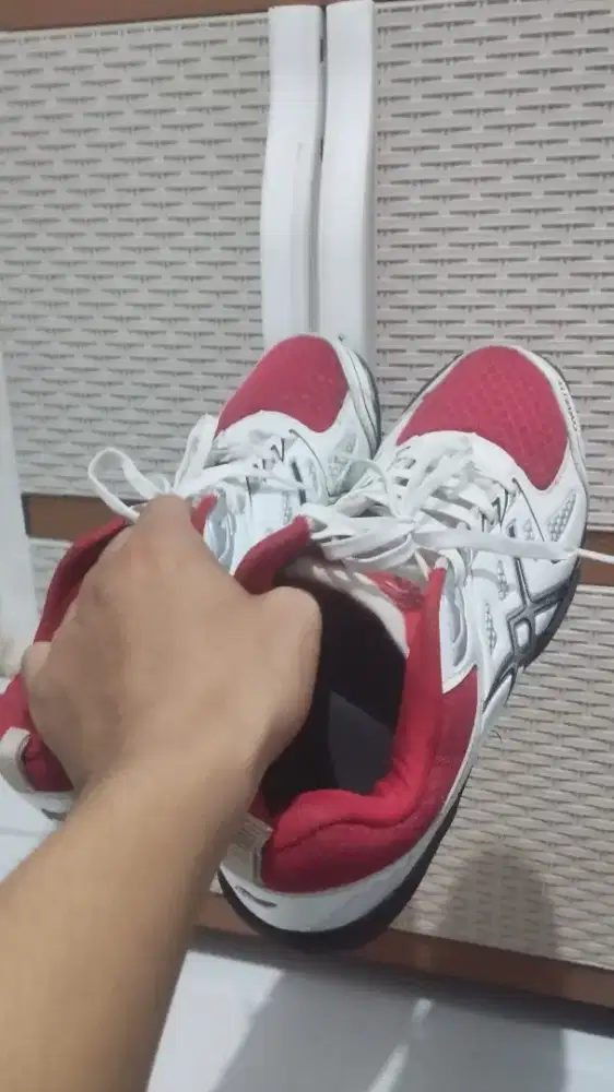 sepatu badminton
