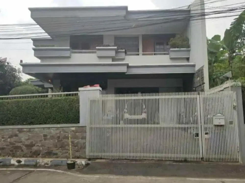 DIJUAL CEPAT RUMAH BESAR 2 LANTAI STRATEGIS SAYAP PASTEUR BANDUNG