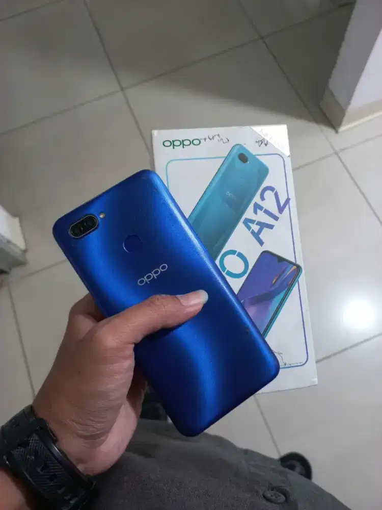 Oppo a12 ram 3/32gb original,minus layar retak dikit, mesin segel