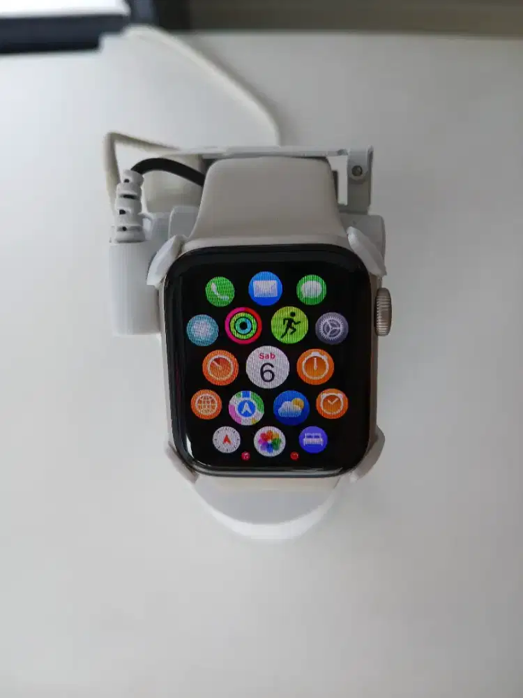 NEW SMARTWATCH: APPLE WATCH SE 3 40 MM