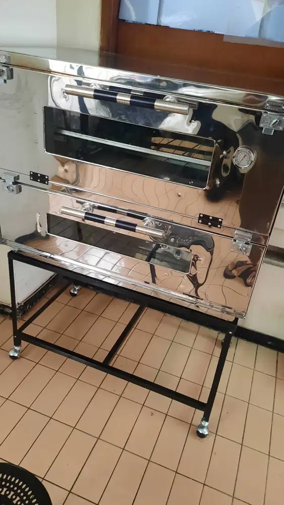Oven Gas Besar - kondisi baik (hampir baru)