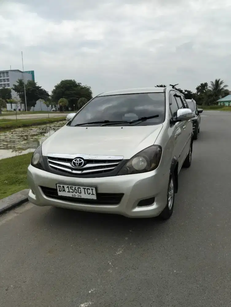 Djual kijang Innova tipe V tipe tertinggi jok 3 baris