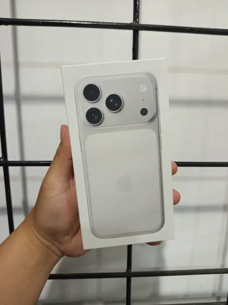 IPHONE 17 PRO 256 SILVER GARANSI IBOX