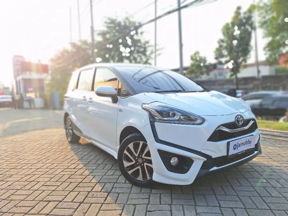 LOW DP Toyota Sienta 1.5 Q Bensin-AT 2021 UMK