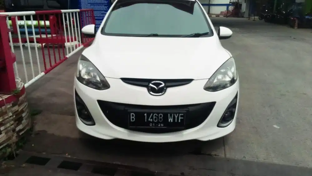 Mazda 2 R 2013 AT