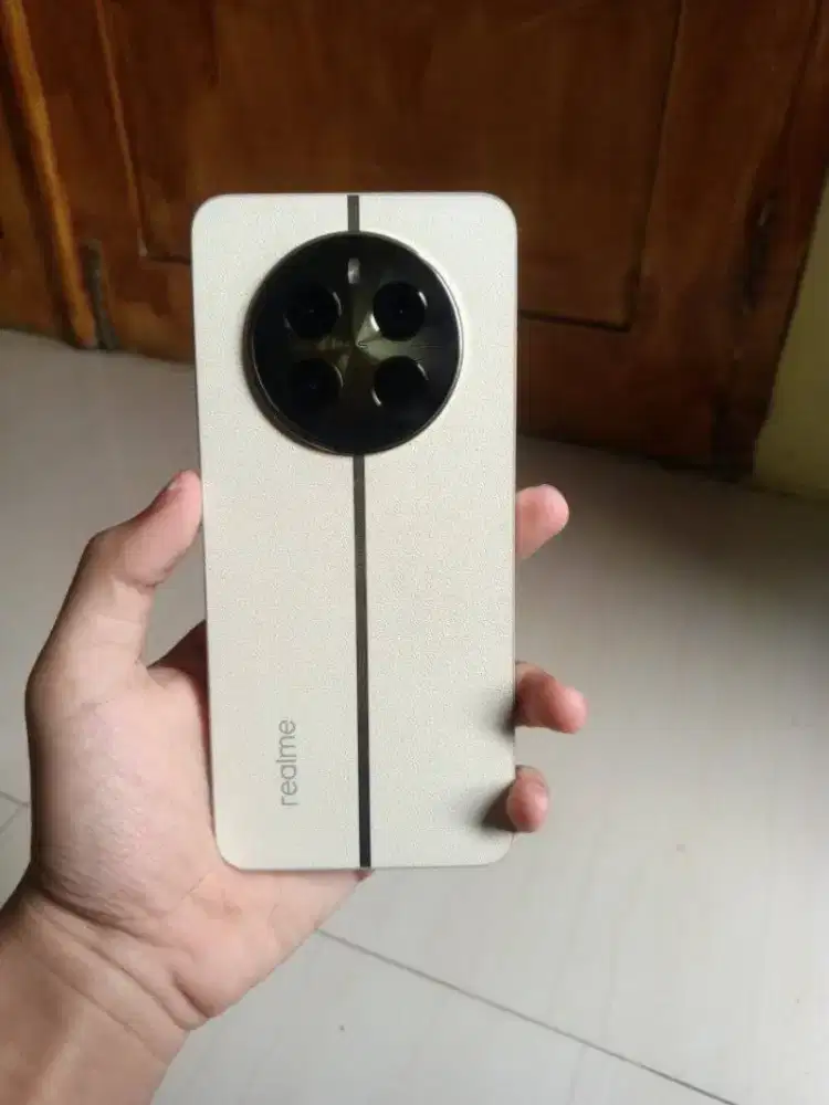 Handphone Realme 12+