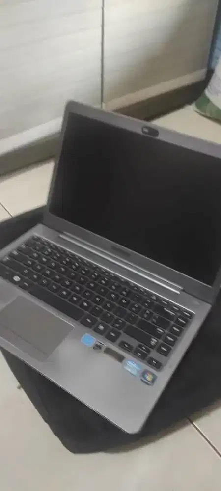Laptop Samsung bekas