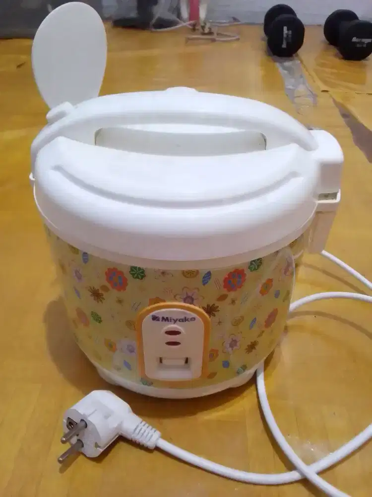 Rice Cooker Miyako MCM 609