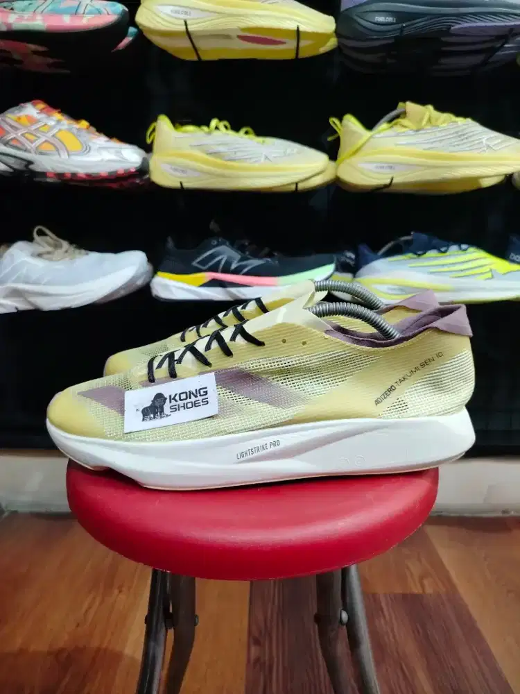 SEPATU ADI TAKUMI SEN 10 YELLOW