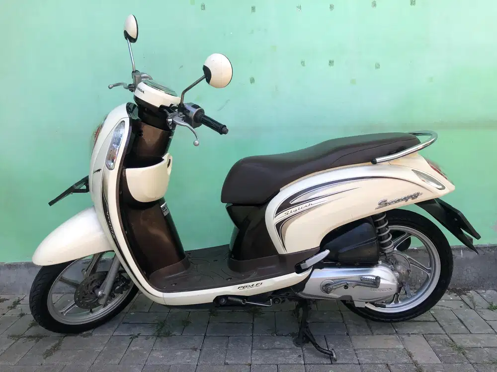 Honda Scoopy pmk.2015 cream!!