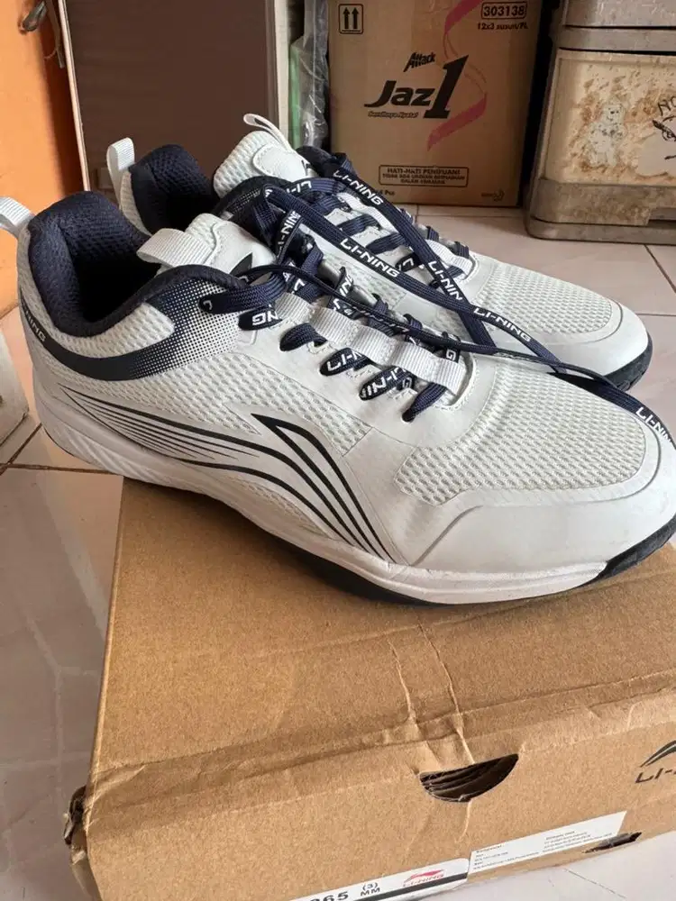 Sepatu lining ultra fly 3