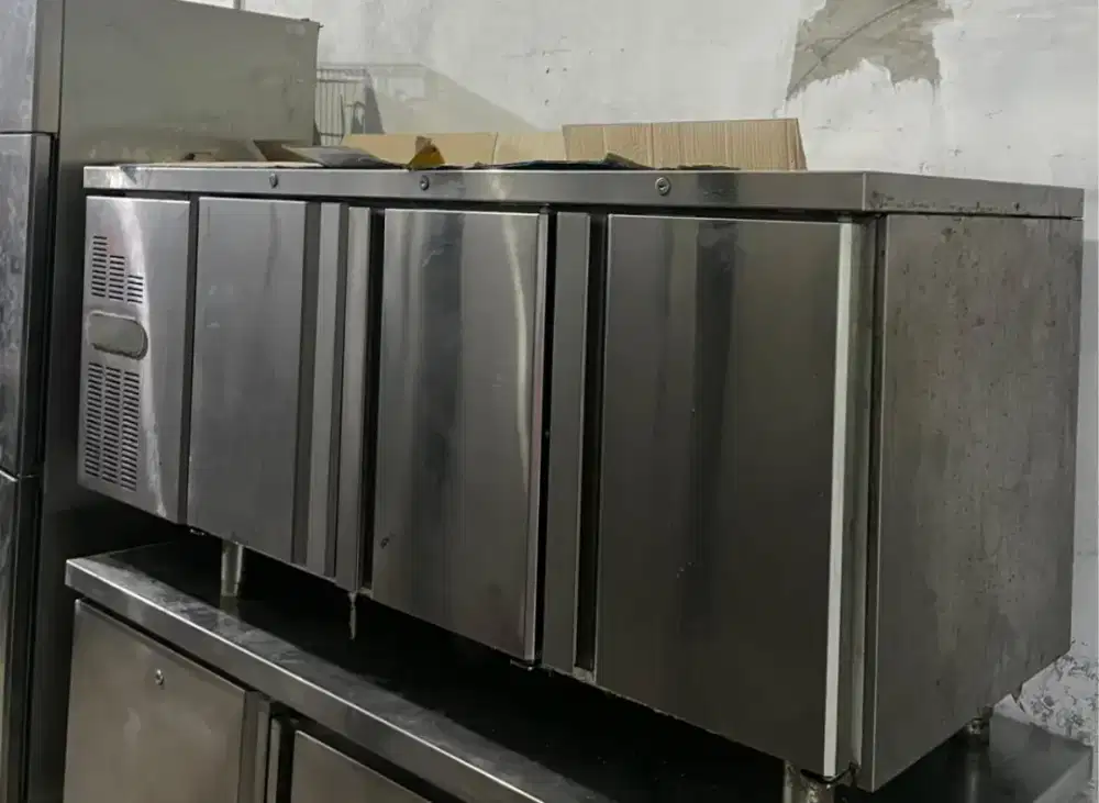 UNDERCOUNTER CHILLER GEA 3 PINTU