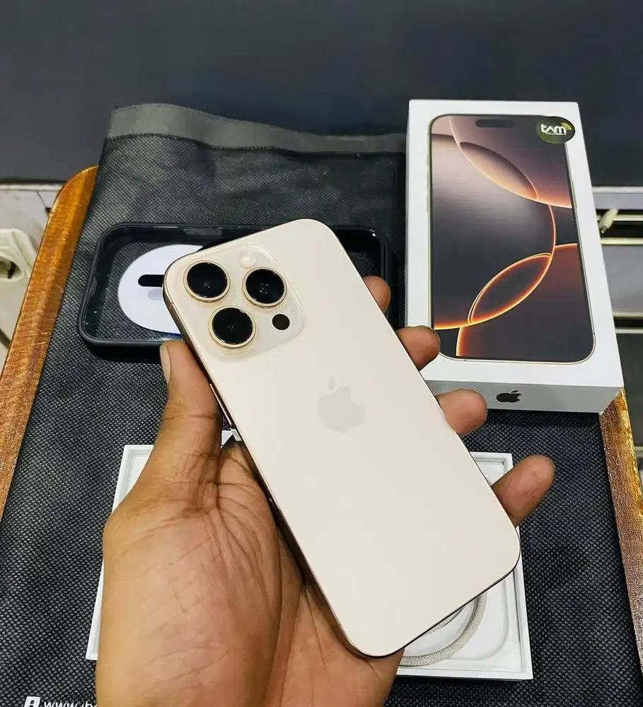 Iphone 16 pro max 256GB ibox garansi on april 2026