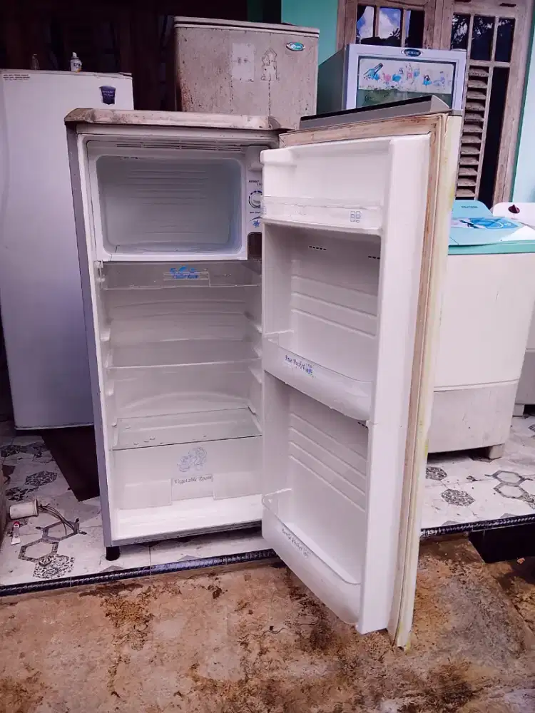 Kulkas Sanyo jumbo frezeer original