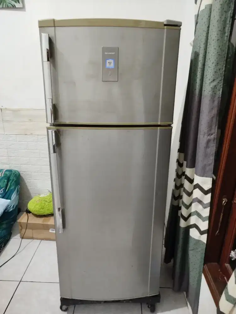 Di Jual kulkas Sharp Plasmacluster