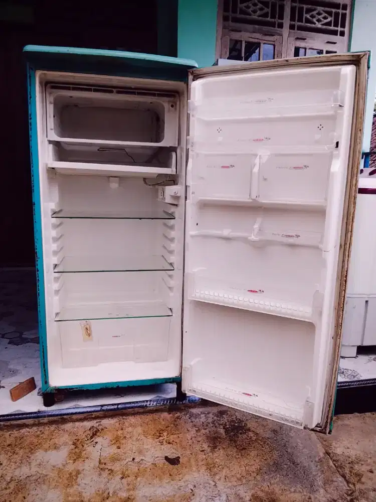 Kulkas toshiba Glacio original