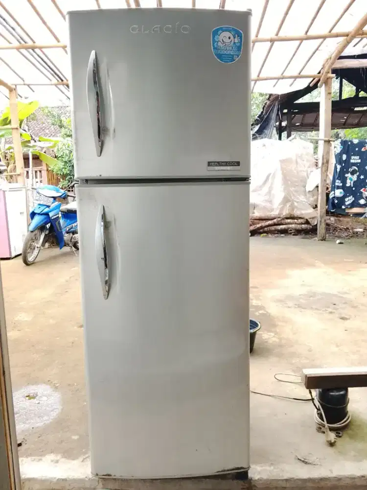 Kulkas Toshiba 2 pintu