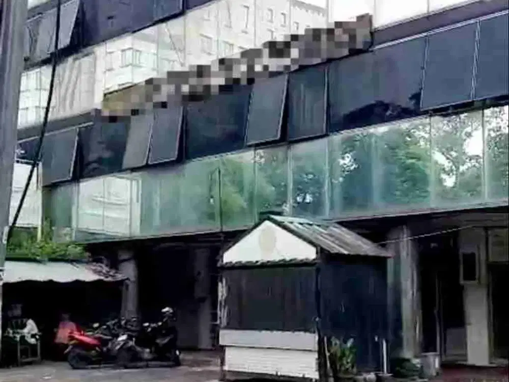 JUAL CEPAT ! 1/2 NJOP 2025 GEDUNG LAMA 4 LANTAI DI MENTENG, CIKINI RAYA EX. LEMBAGA PENDIDIKAN A.B.A INDONESIA.