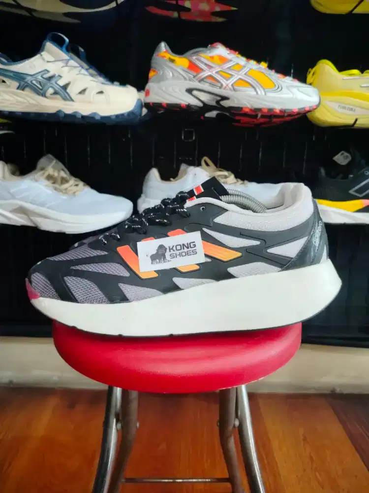 SEPATU ADIZERO ARUKU BLACK WHITE BRIGHT RED