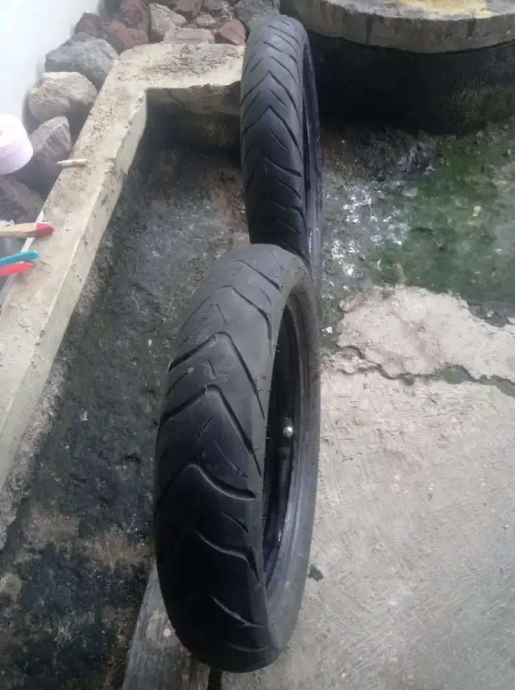 2 ban bekas ukuran 14 irc nr96 dan irc nr87 bonus ban dalam 1 buah