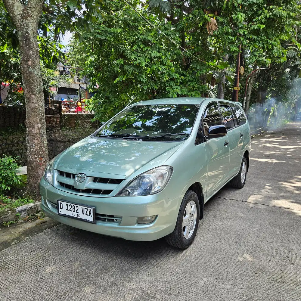 Toyota Kijang Innova 2005 Bensin