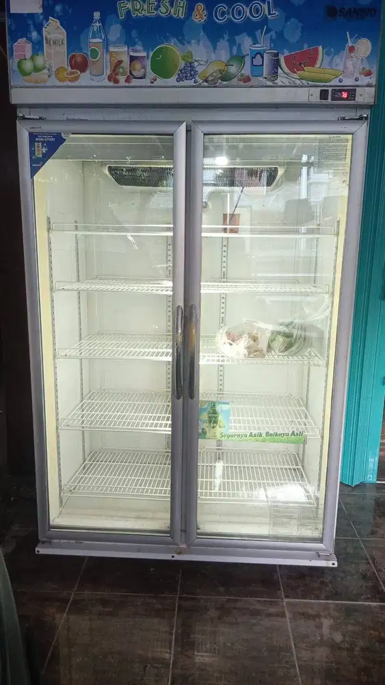 Showcase 2 pintu bekas murah merk gea 1000L normal jaya