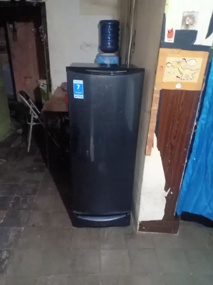 Jual kulkas AQUA 1 pintu mesin ori dingin beku normal bisa diantar