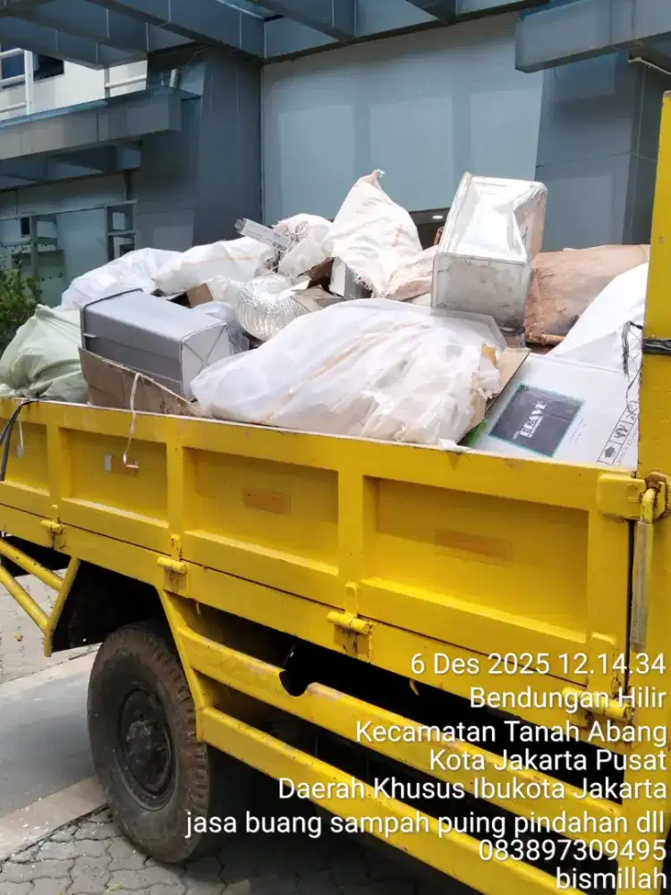 Jasa buang puing dan tanah