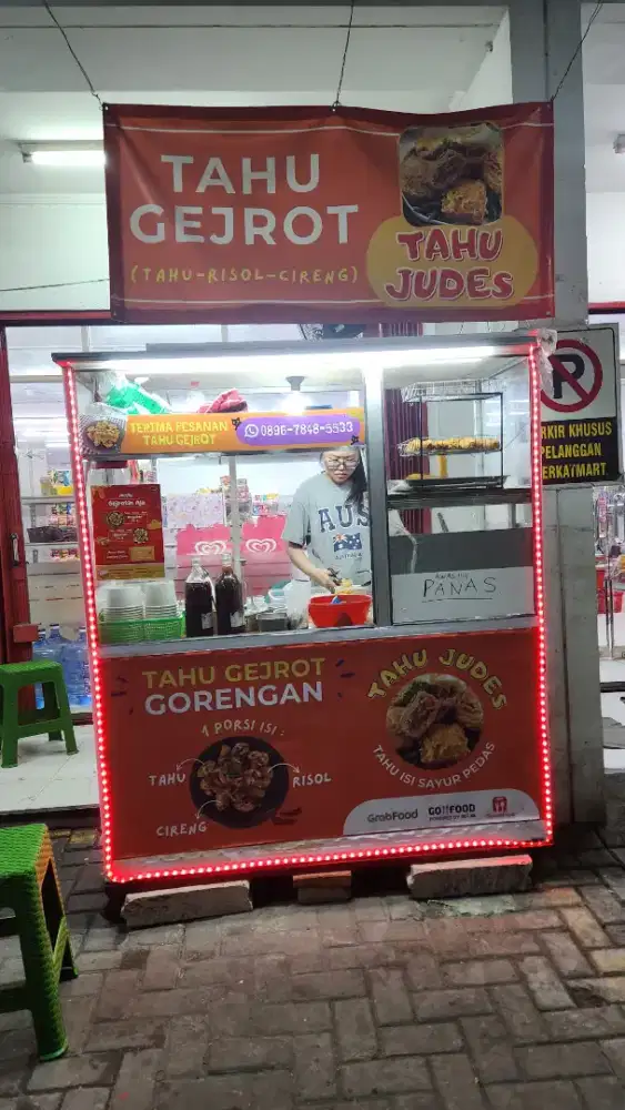 Dibutuhkan segera karyawan untuk jualan tahu gejrot