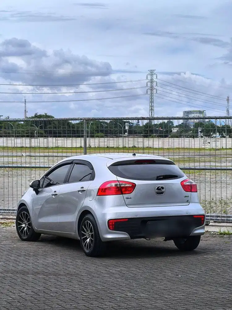 NEW KIA RIO SE HB 1.4 AT 2016 NIK 2015 SATU TGN DARI BARU