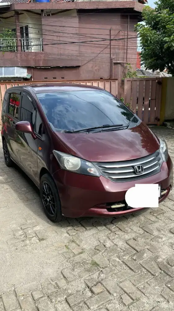 Honda Freed 2010 – Mobil Keluarga Nyaman, Irit, dan Terawat