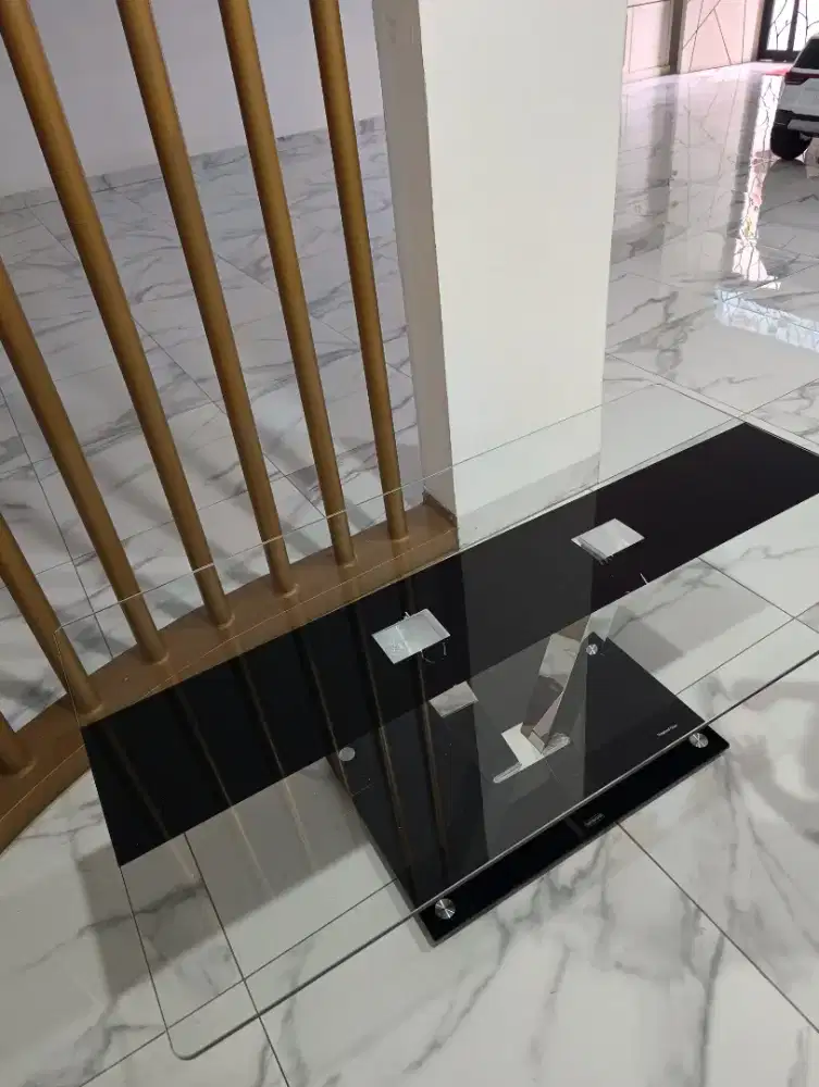 Meja tamu kaca tempered