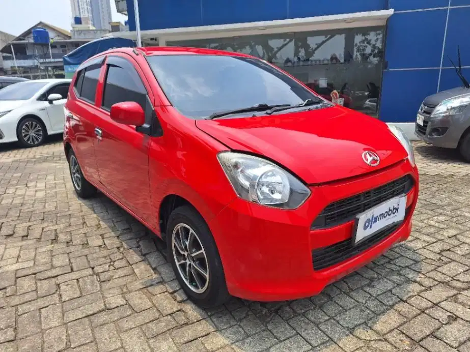 DP MURAH Daihatsu Ayla 1.0 M Bensin-MT 2017 Merah C5YKA