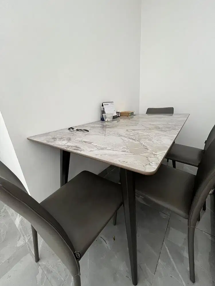 Informa Hexagon Set Meja Makan 4 Kursi