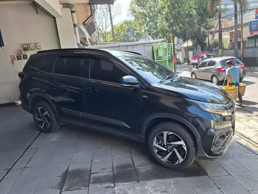 TOYOTA RUSH S GR SPORT AT 2022 HITAM MATIC