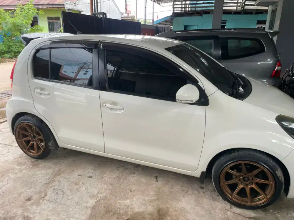 DAIHATSU SIRION 2014 M/T