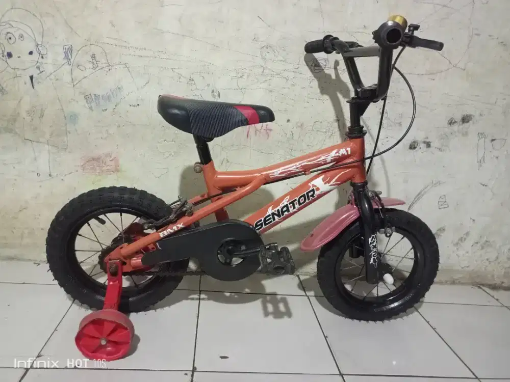 SEPEDA ANAK COWOK UKURAN 12 PLUS RODA BANTU KOKOH SIAP PAKAI